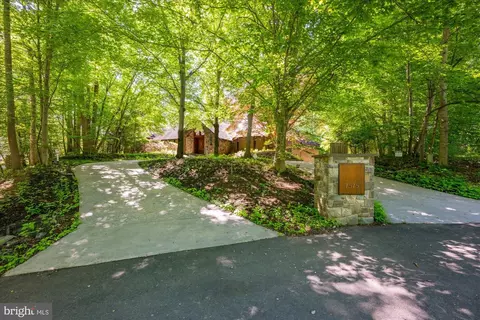 Exterior - 7575 Potomac Falls Rd, Mclean, VA 22102 photo 5 of 27