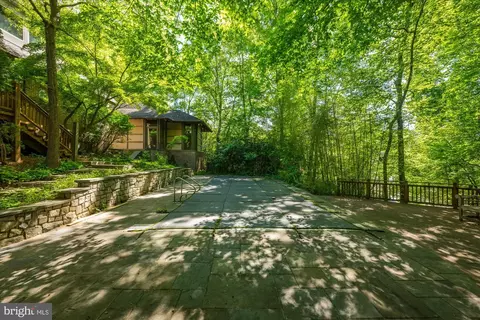 Exterior - 7575 Potomac Falls Rd, Mclean, VA 22102 photo 23 of 27