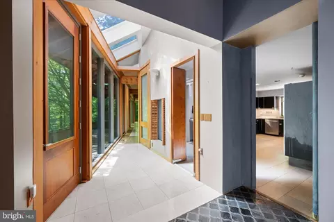 Entry Way - 7575 Potomac Falls Rd, Mclean, VA 22102 photo 12 of 23