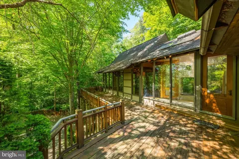 Exterior - 7575 Potomac Falls Rd, Mclean, VA 22102 photo 16 of 27