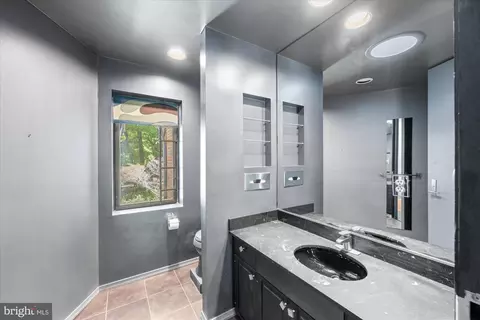 Bath - 7575 Potomac Falls Rd, Mclean, VA 22102 photo 1 of 10