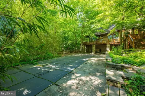 Exterior - 7575 Potomac Falls Rd, Mclean, VA 22102 photo 21 of 27