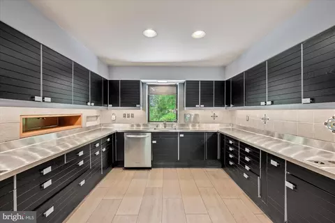 Kitchen - 7575 Potomac Falls Rd, Mclean, VA 22102 photo 7 of 9