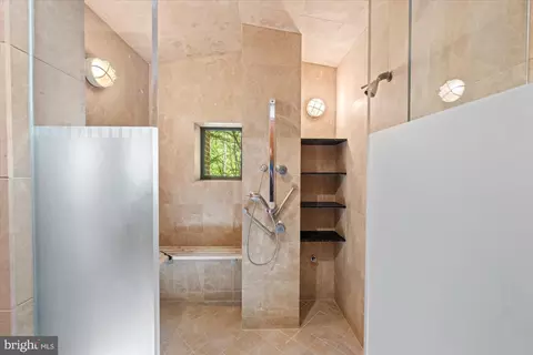 Bath - 7575 Potomac Falls Rd, Mclean, VA 22102 photo 7 of 10