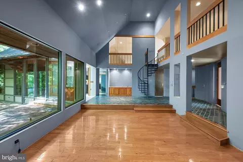 Living - 7575 Potomac Falls Rd, Mclean, VA 22102 photo 6 of 20