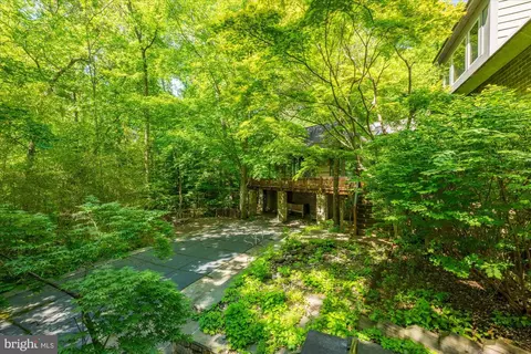 Exterior - 7575 Potomac Falls Rd, Mclean, VA 22102 photo 20 of 27