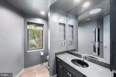 Bath - 7575 Potomac Fall Rd, Mclean, VA 22102 photo 1 of 5