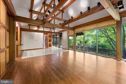 Living - 7575 Potomac Falls Rd, Mclean, VA 22102 photo 15 of 20