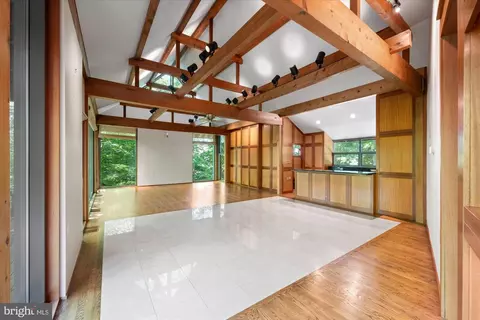 Living - 7575 Potomac Falls Rd, Mclean, VA 22102 photo 11 of 20