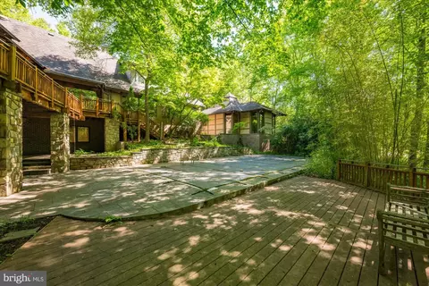 Exterior - 7575 Potomac Falls Rd, Mclean, VA 22102 photo 22 of 27