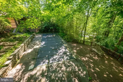 Exterior - 7575 Potomac Falls Rd, Mclean, VA 22102 photo 14 of 27