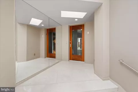 Entry Way - 7575 Potomac Falls Rd, Mclean, VA 22102 photo 5 of 23