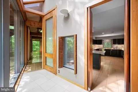 Entry Way - 7575 Potomac Falls Rd, Mclean, VA 22102 photo 14 of 23