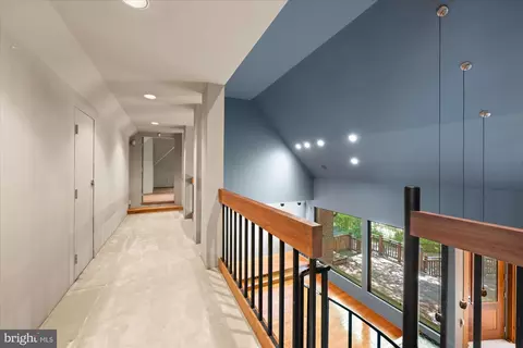 Entry Way - 7575 Potomac Falls Rd, Mclean, VA 22102 photo 20 of 23