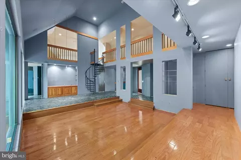 Living - 7575 Potomac Falls Rd, Mclean, VA 22102 photo 7 of 20