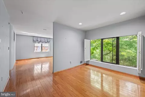 Living - 7575 Potomac Falls Rd, Mclean, VA 22102 photo 17 of 20