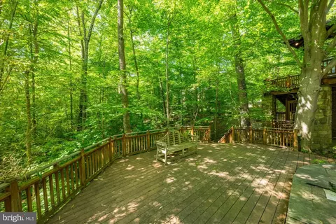 Exterior - 7575 Potomac Falls Rd, Mclean, VA 22102 photo 26 of 27