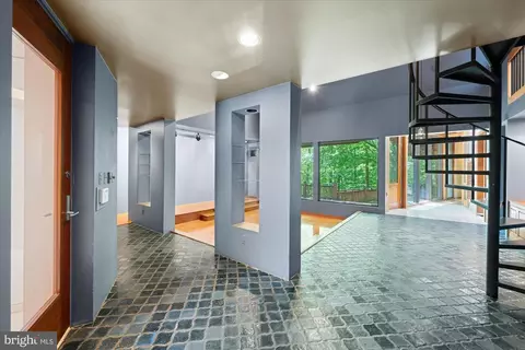 Entry Way - 7575 Potomac Fall Rd, Mclean, VA 22102 photo 3 of 13