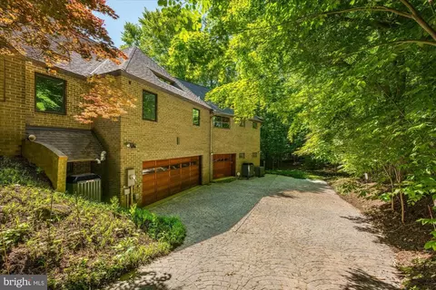 Exterior - 7575 Potomac Fall Rd, Mclean, VA 22102 photo 7 of 14