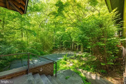 Exterior - 7575 Potomac Falls Rd, Mclean, VA 22102 photo 18 of 27