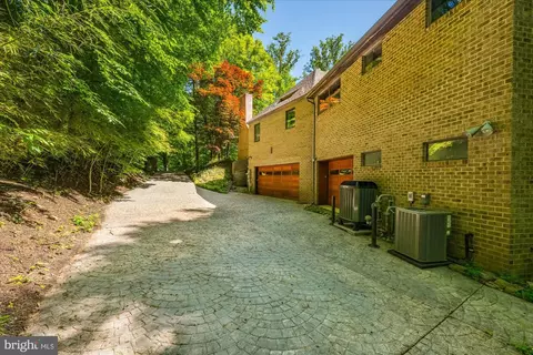 Exterior - 7575 Potomac Falls Rd, Mclean, VA 22102 photo 11 of 27