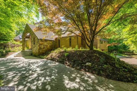 7575 Potomac Falls Rd, Mclean, VA 22102