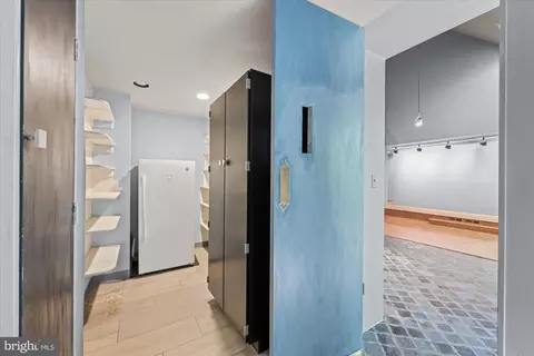 Entry Way - 7575 Potomac Falls Rd, Mclean, VA 22102 photo 15 of 23