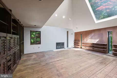 Living - 7575 Potomac Falls Rd, Mclean, VA 22102 photo 8 of 20