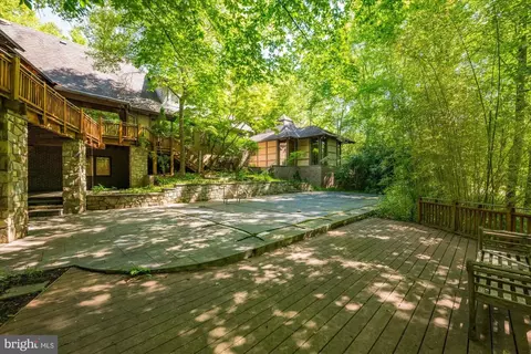 Exterior - 7575 Potomac Fall Rd, Mclean, VA 22102 photo 11 of 14