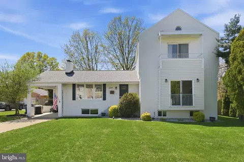 2209 Rollins Dr, Alexandria, VA 22307