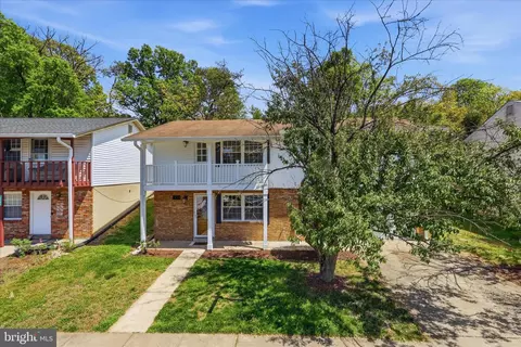 Exterior - 7233 Beverly Park Dr, Springfield, VA 22150 photo 2 of 13