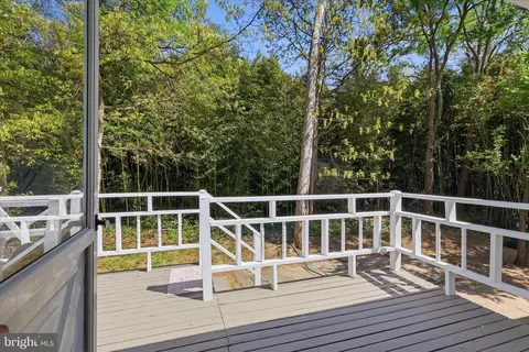 Exterior - 7233 Beverly Park Dr, Springfield, VA 22150 photo 6 of 13