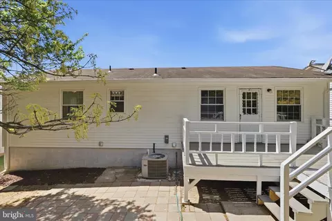 Exterior - 7233 Beverly Park Dr, Springfield, VA 22150 photo 7 of 13