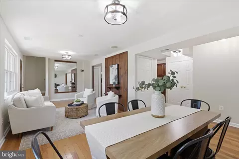 Dining - 7233 Beverly Park Dr, Springfield, VA 22150 photo 2 of 3