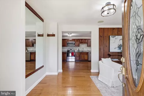 Entry Way - 7233 Beverly Park Dr, Springfield, VA 22150 photo 1 of 2