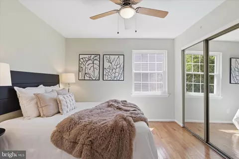 Bedroom - 7233 Beverly Park Dr, Springfield, VA 22150 photo 2 of 3