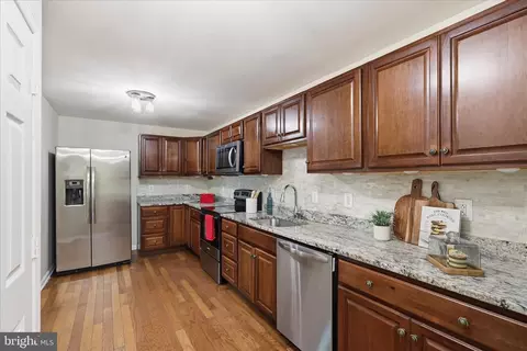 Kitchen - 7233 Beverly Park Dr, Springfield, VA 22150 photo 1 of 3