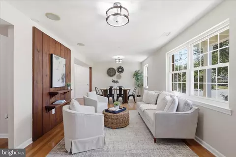Living - 7233 Beverly Park Dr, Springfield, VA 22150 photo 1 of 2