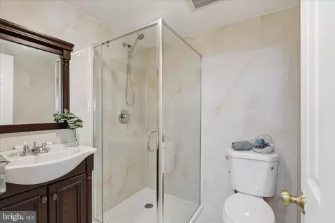 Bath - 7233 Beverly Park Dr, Springfield, VA 22150 photo 1 of 3