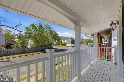 Exterior - 7233 Beverly Park Dr, Springfield, VA 22150 photo 4 of 13