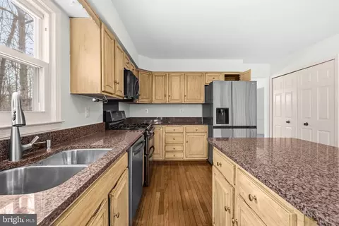 Kitchen - 7118 Counter Pl, Burke, VA 22015 photo 3 of 4