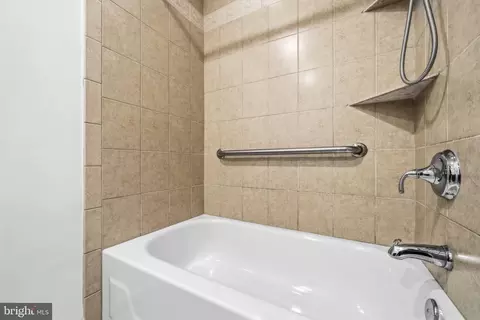 Bath - 7118 Counter Pl, Burke, VA 22015 photo 6 of 6