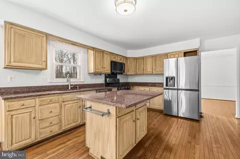 Kitchen - 7118 Counter Pl, Burke, VA 22015 photo 2 of 4