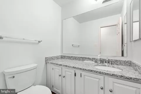 Bath - 7118 Counter Pl, Burke, VA 22015 photo 1 of 6