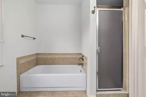Bath - 7118 Counter Pl, Burke, VA 22015 photo 4 of 6
