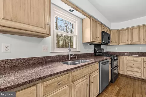 Kitchen - 7118 Counter Pl, Burke, VA 22015 photo 4 of 4