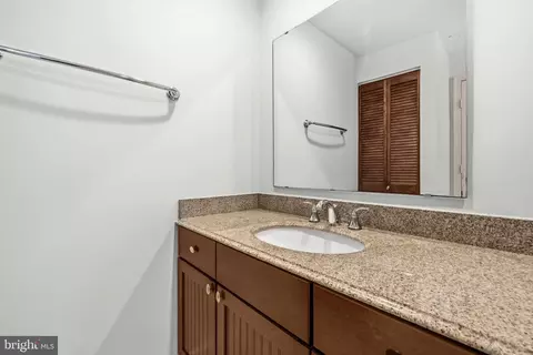 Bath - 7118 Counter Pl, Burke, VA 22015 photo 5 of 6