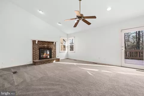 Living - 7118 Counter Pl, Burke, VA 22015 photo 4 of 6