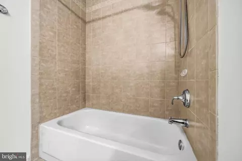 Bath - 7118 Counter Pl, Burke, VA 22015 photo 2 of 6