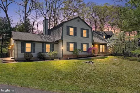 15117 Philip Lee Rd, Chantilly, VA 20151
